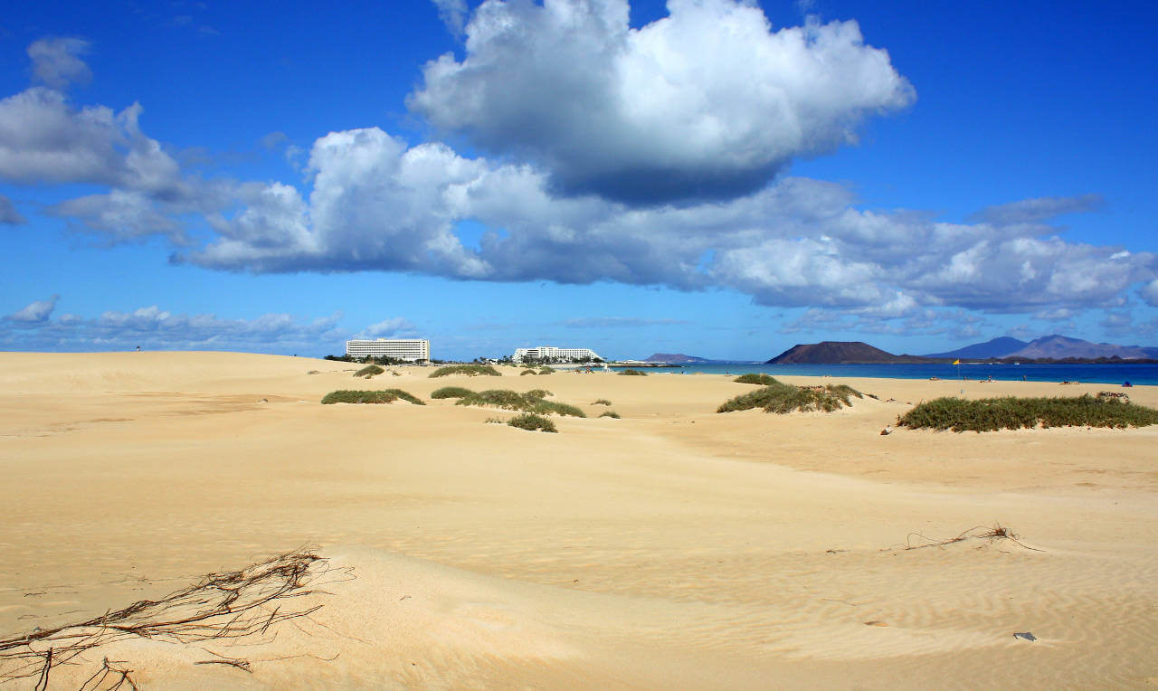Nuages et dunes sur Fuerteventura