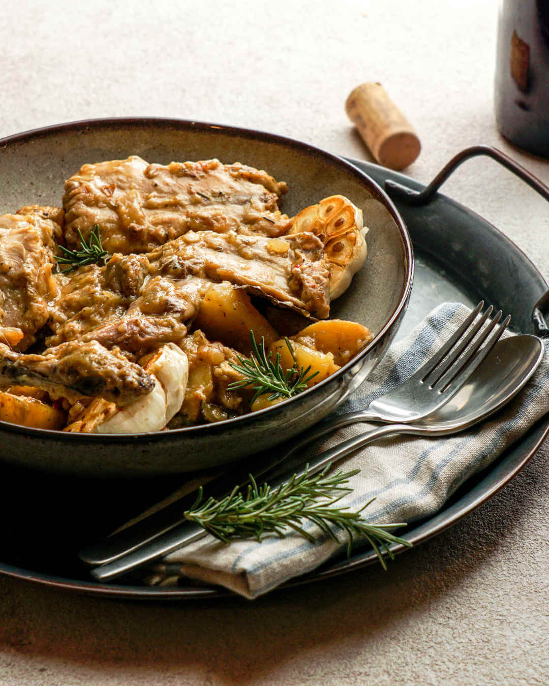 Le lapin préparé à la sauce salmoreja