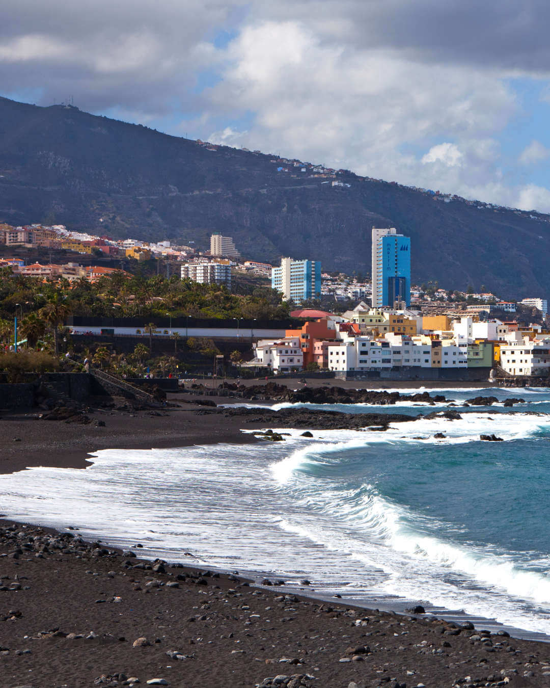 Plage de sable noir sur Tenerife